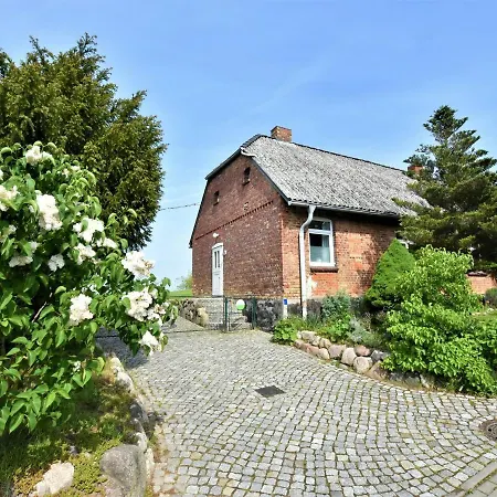 Dom wakacyjny Comfortable Holiday Near The Beach In Am Salzhaff