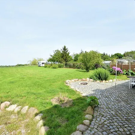 Dom wakacyjny Comfortable Holiday Near The Beach In Am Salzhaff Pepelow